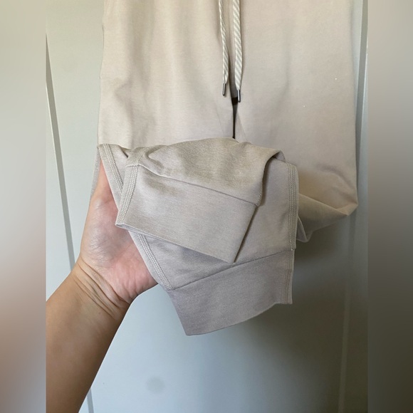 Vuori women’s performance jogger - Picture 5 of 8